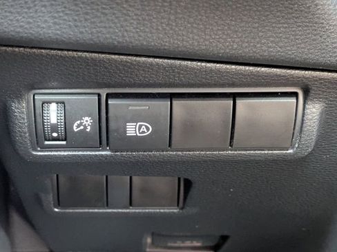Used 2024 Toyota Corolla Cross XLE FWD image 27