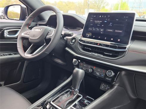 Certified 2025 Jeep Compass Trailhawk w/ Trailhawk Convenience Group image 9