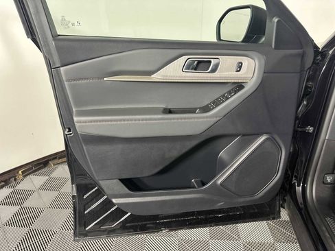 Used 2025 Ford Explorer Active image 9