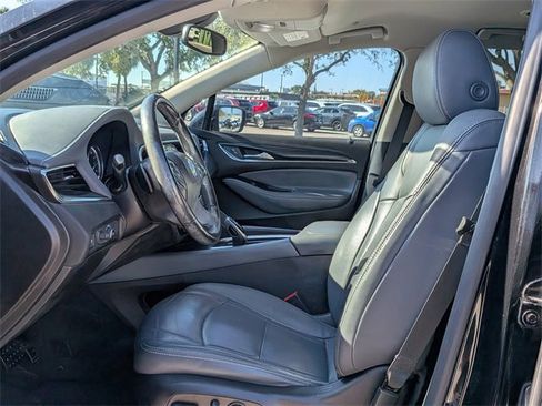 Used 2019 Buick Enclave Essence image 8