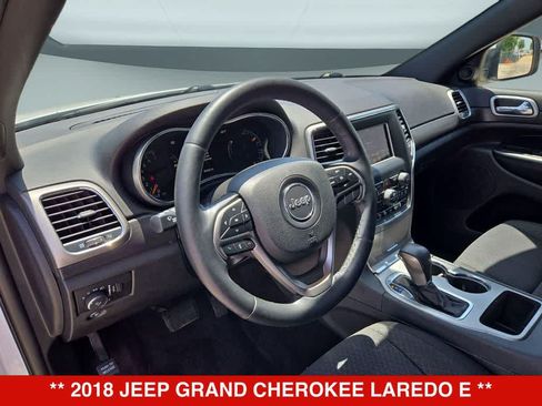 Used 2018 Jeep Grand Cherokee Laredo AWD/4WD image 2