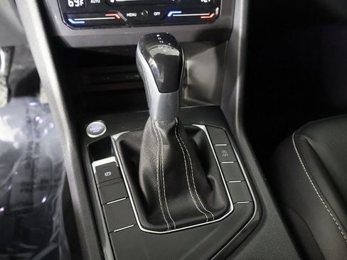 Used 2022 Volkswagen Tiguan SE image 42