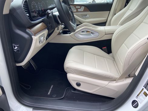 Certified 2025 Mercedes-Benz GLS 450 4MATIC image 22