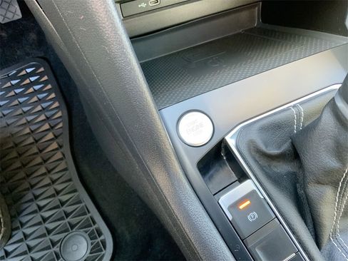 Used 2022 Volkswagen Taos SE w/ IQ.Drive SE Package image 17