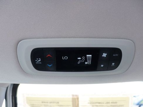 Used 2022 Chrysler Pacifica Touring-L image 24