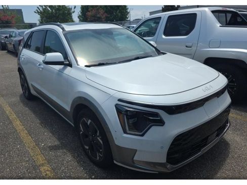 Used 2023 Kia Niro Wave FWD image 2