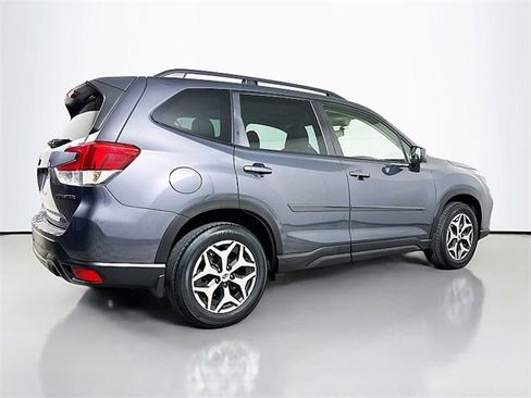 Used 2021 Subaru Forester Premium image 7