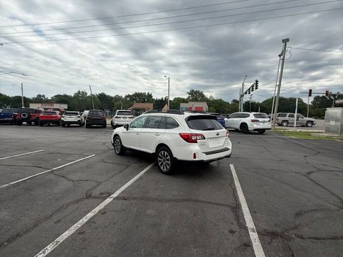 Used 2016 Subaru Outback 2.5i Limited AWD/4WD image 10