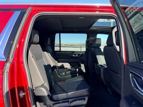 Used 2024 Chevrolet Suburban Premier image 9