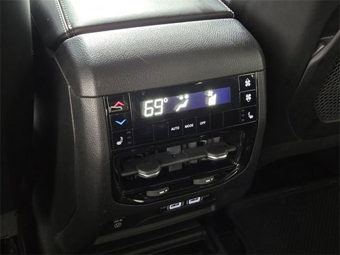 Used 2022 Jeep Grand Cherokee L Limited image 18