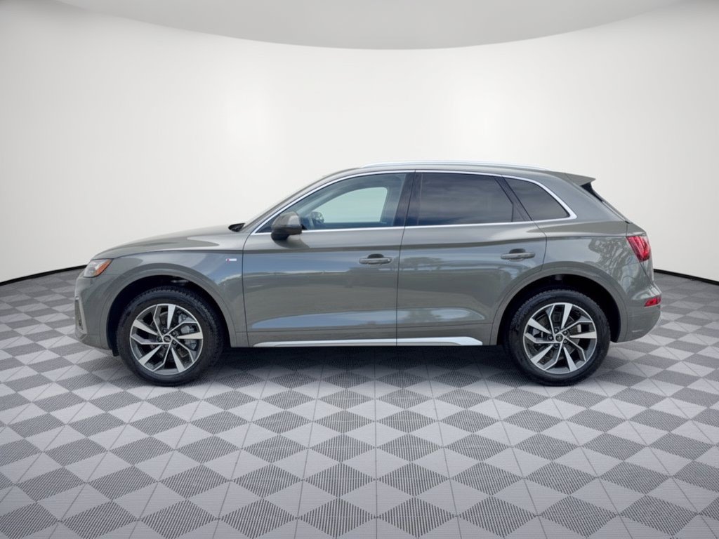 Used 2023 Audi Q5 2.0T Premium w/ Convenience Package AWD/4WD image 2