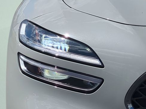 New 2026 Genesis G70 2.5T image 10