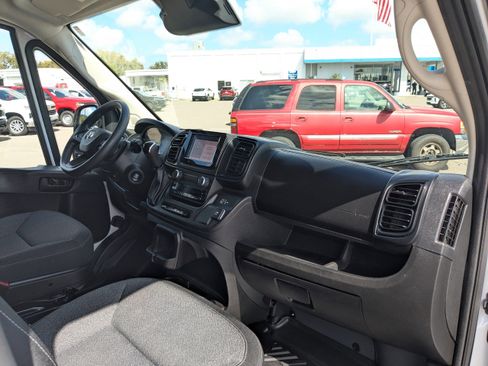 Used 2025 RAM ProMaster 2500 w/ Convenience Group image 14