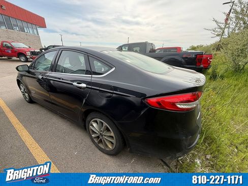 Used 2019 Ford Fusion SE FWD image 9