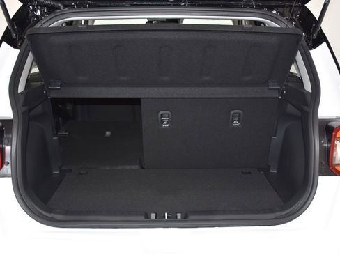 New 2025 Hyundai Venue Limited image 28