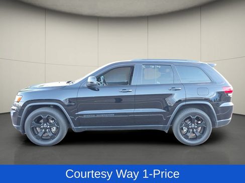 Used 2019 Jeep Grand Cherokee Laredo RWD image 5