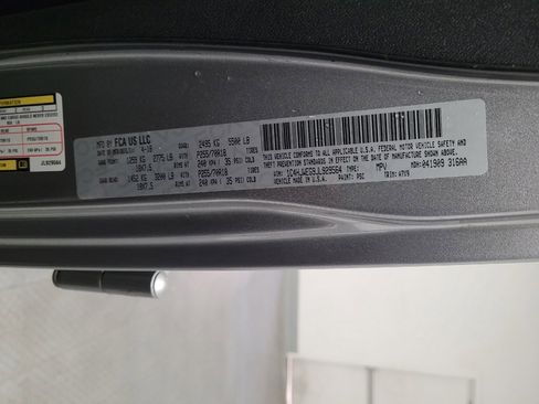 Used 2018 Jeep Wrangler Unlimited Sahara AWD/4WD image 33