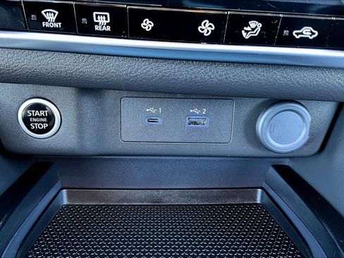 Used 2023 Nissan Rogue SV image 17