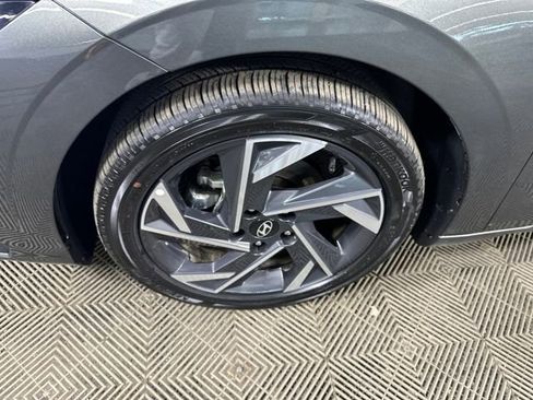 Certified 2025 Hyundai Elantra SEL image 41