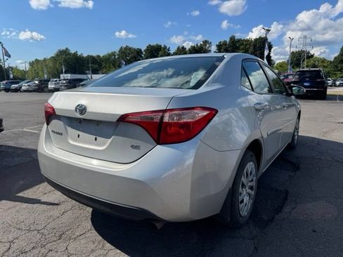 Used 2018 Toyota Corolla LE FWD image 2