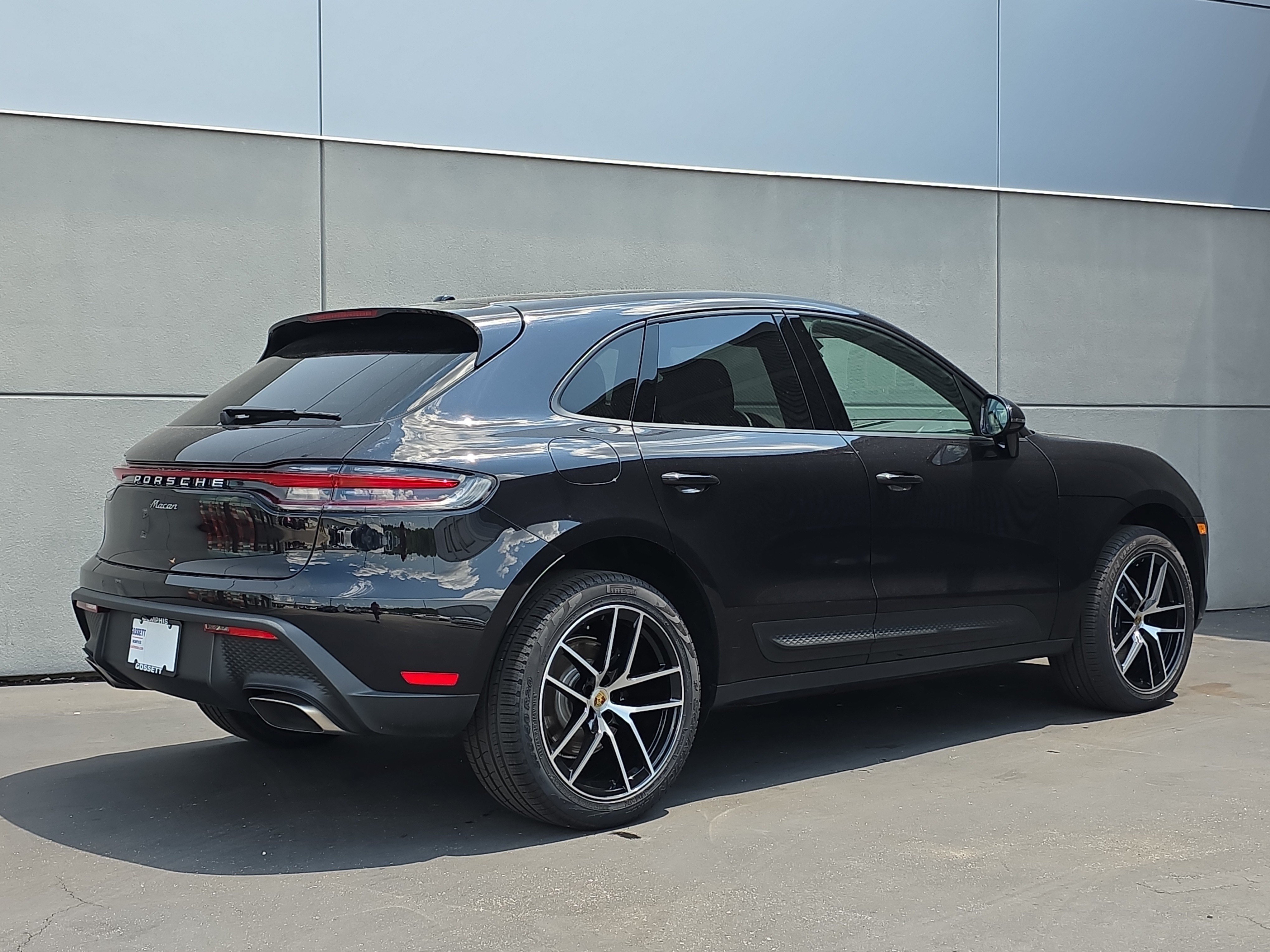 Used 2025 Porsche Macan AWD/4WD image 7