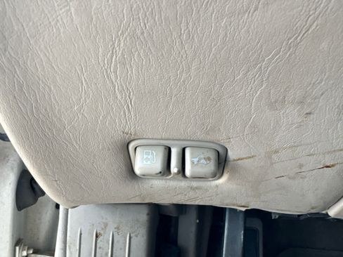 Used 2000 Cadillac Seville STS w/ Convenience Pkg image 16