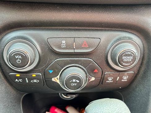 Used 2013 Dodge Dart SXT FWD image 32