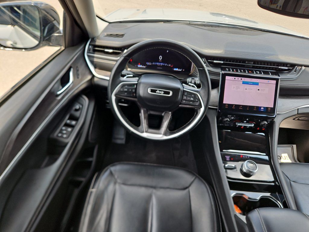 Used 2022 Jeep Grand Cherokee L Limited AWD/4WD image 11