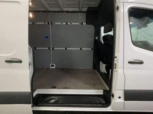 Used 2022 Mercedes-Benz Sprinter 2500 image 22