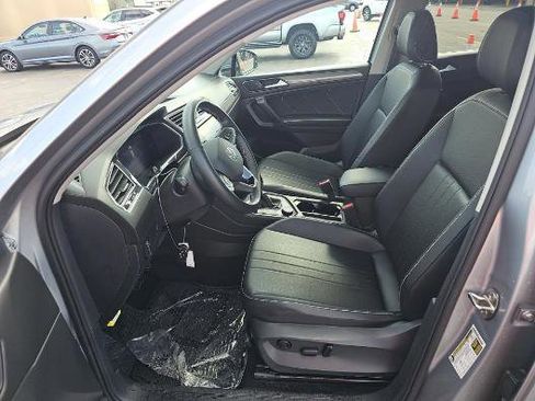 Used 2022 Volkswagen Tiguan SE image 6