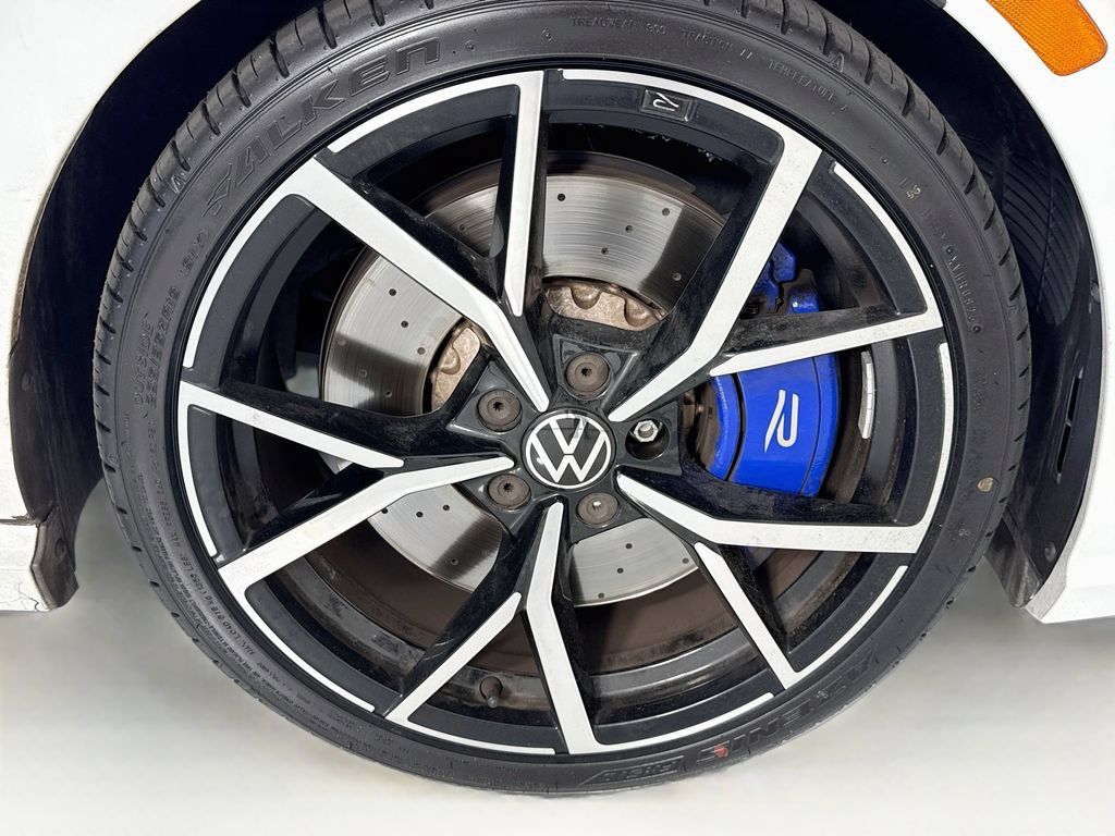 Used 2024 Volkswagen Golf R AWD/4WD image 32