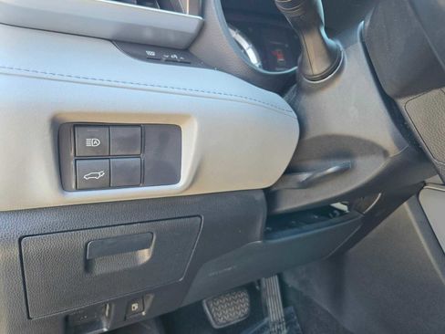 Used 2021 Toyota Highlander LE image 20