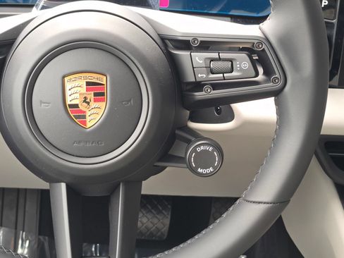 New 2026 Porsche Macan 4 Electric AWD/4WD image 18