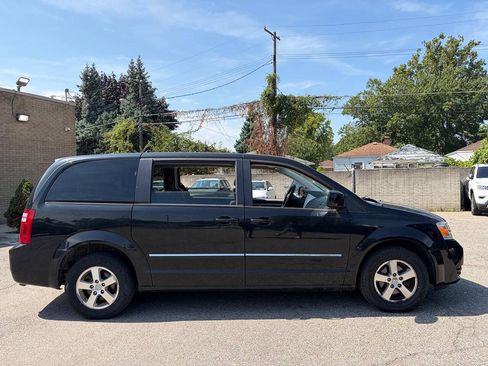 Used 2008 Dodge Grand Caravan SXT FWD image 4