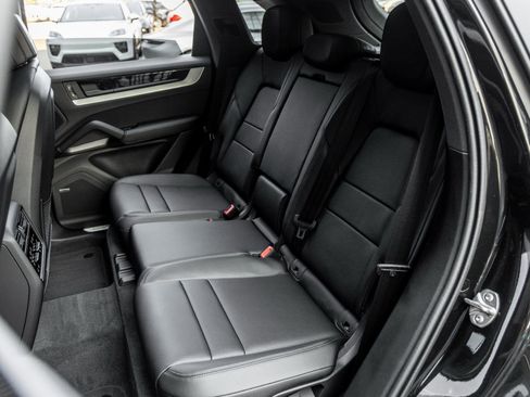 Certified 2025 Porsche Cayenne image 29