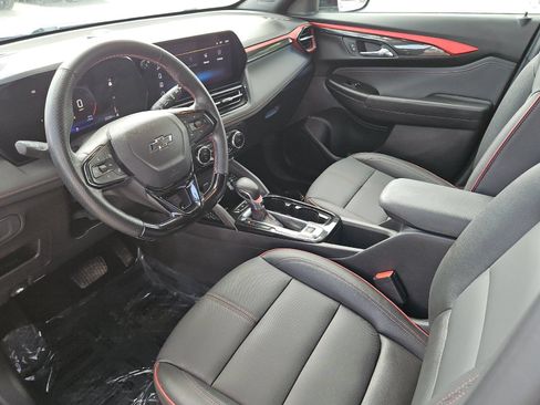 Used 2025 Chevrolet TrailBlazer RS w/ Convenience Package FWD image 9