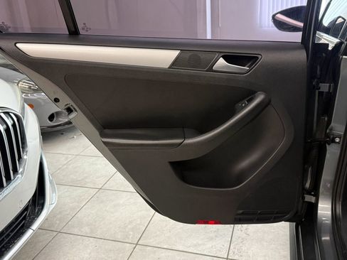 Used 2014 Volkswagen Jetta GLI image 17