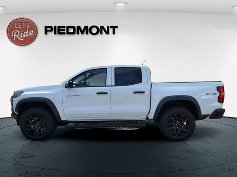 Used 2023 Chevrolet Colorado Trail Boss w/ Technology Package AWD/4WD image 8