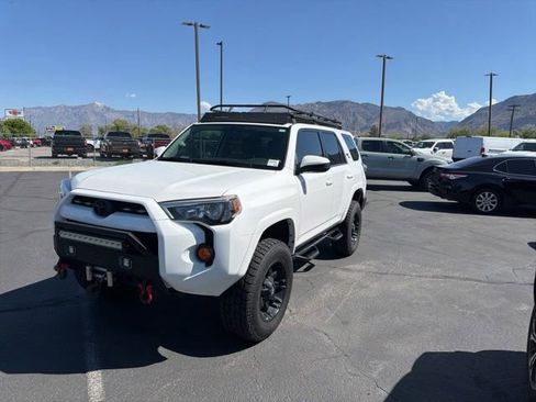 Used 2016 Toyota 4Runner SR5 AWD/4WD image 3