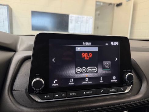 Used 2024 Nissan Rogue SV FWD image 15