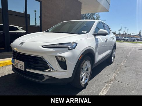 Certified 2025 Buick Encore GX Preferred FWD image 1