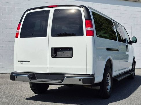 Used 2025 Chevrolet Express 3500 LT w/ LT Preferred Equipment Group RWD image 17