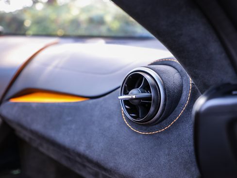 Used 2024 McLaren 750S Spider RWD image 17