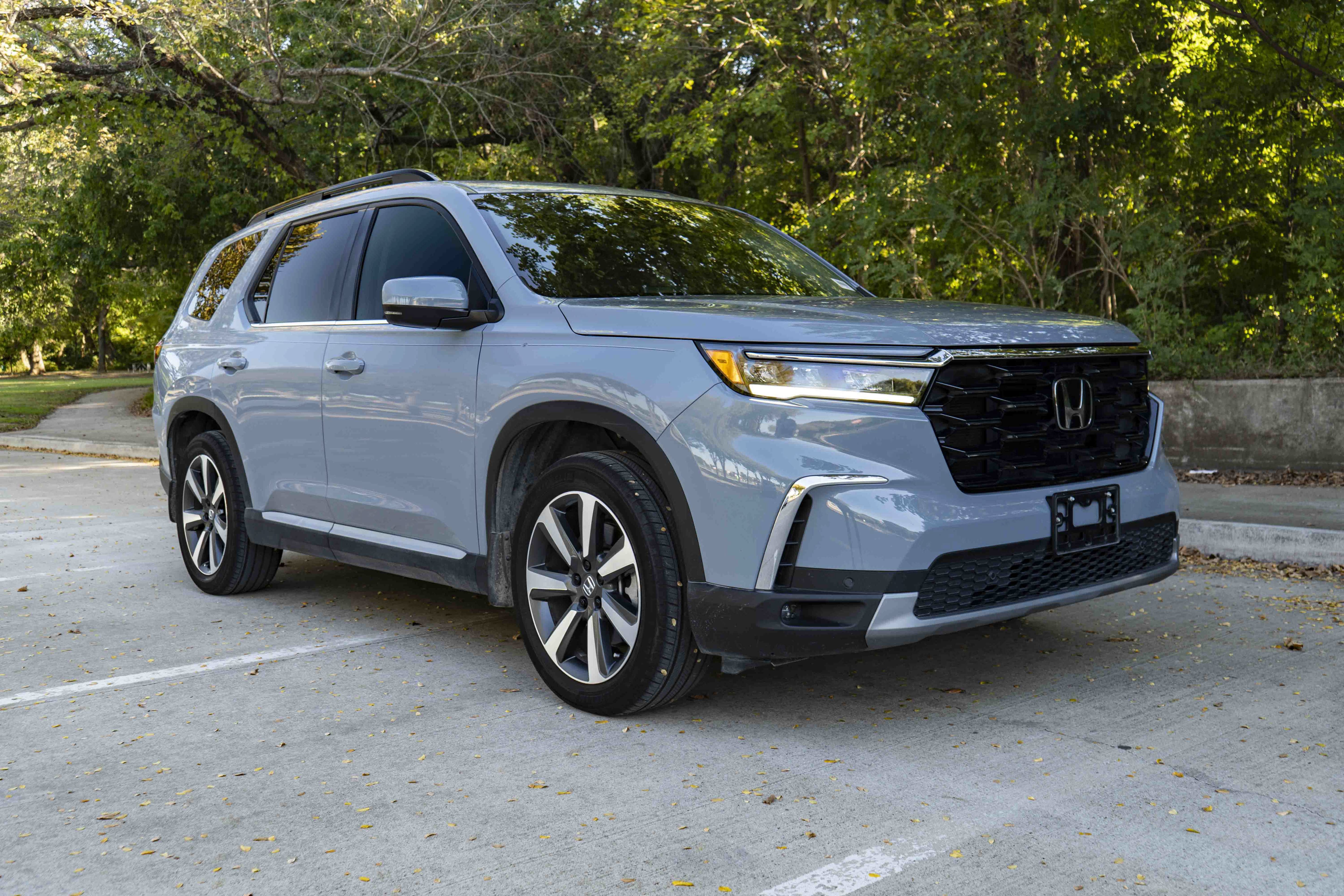 Used 2025 Honda Pilot Touring image 2