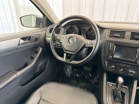 Used 2017 Volkswagen Jetta SE image 27