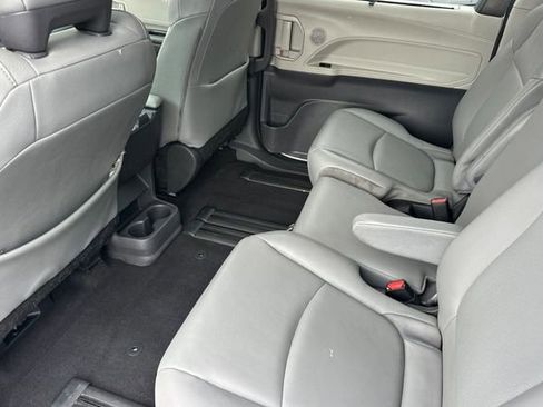 Used 2022 Toyota Sienna XLE w/ XLE Plus Package image 14