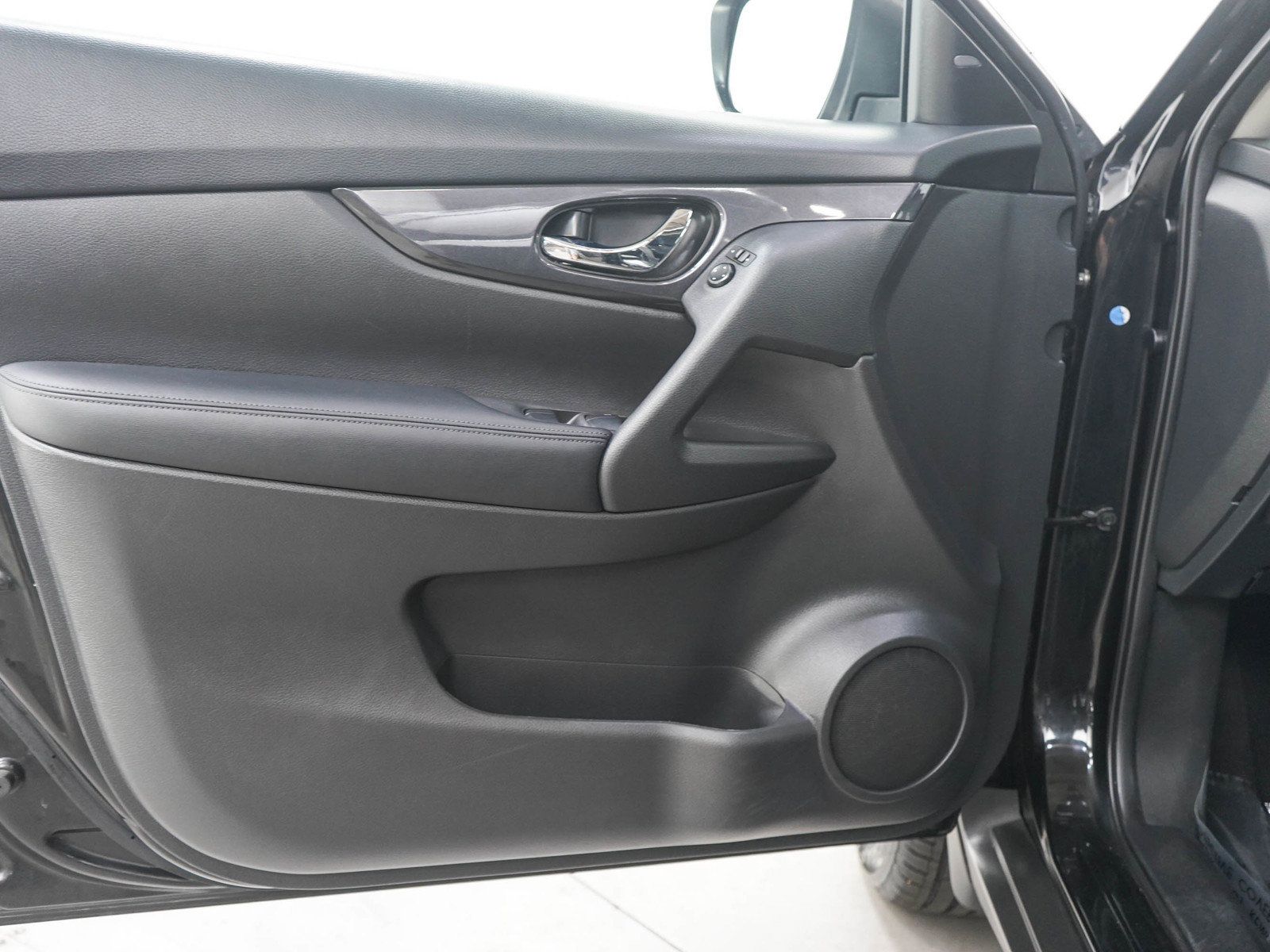 Used 2019 Nissan Rogue SV AWD/4WD image 19