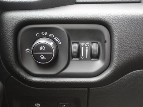 New 2026 RAM 1500 4x4 Crew Cab image 15