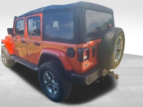 Used 2018 Jeep Wrangler Unlimited Sahara AWD/4WD image 17