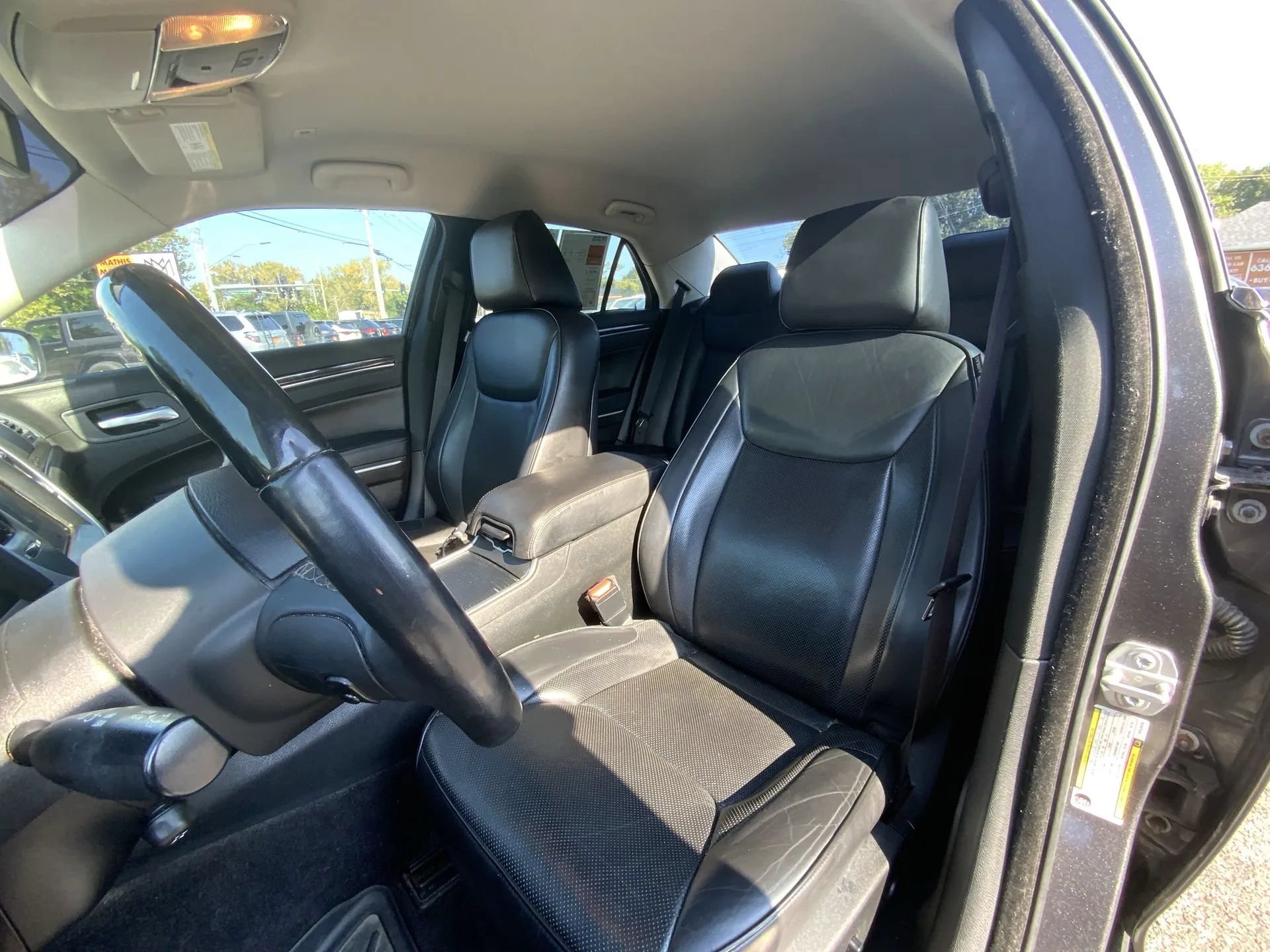 Used 2019 Chrysler 300 Limited RWD image 13